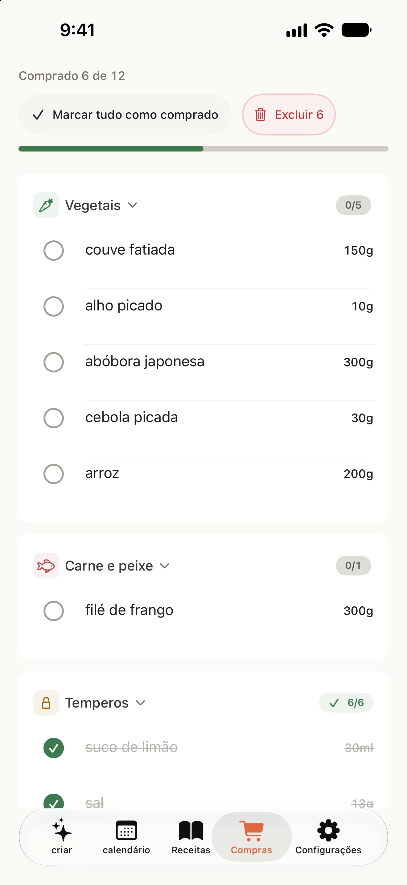 Lista de compras com ingredientes organizados por categoria e produtos comprados marcados